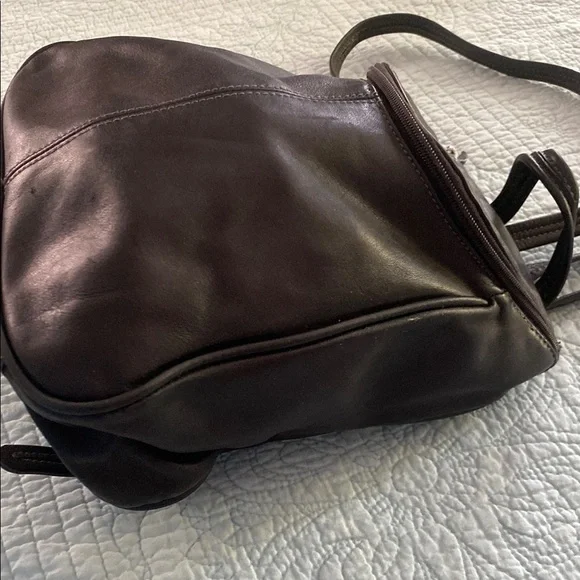 Tignanello Black Leather Backpack with Flap Closure and  display picture 3